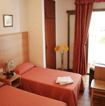 Hostal Montana San Antonio  Bagian luar foto
