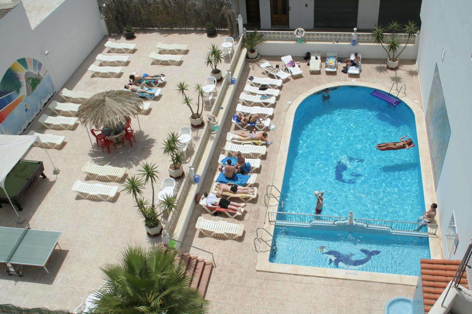 Hostal Montana San Antonio  Bagian luar foto