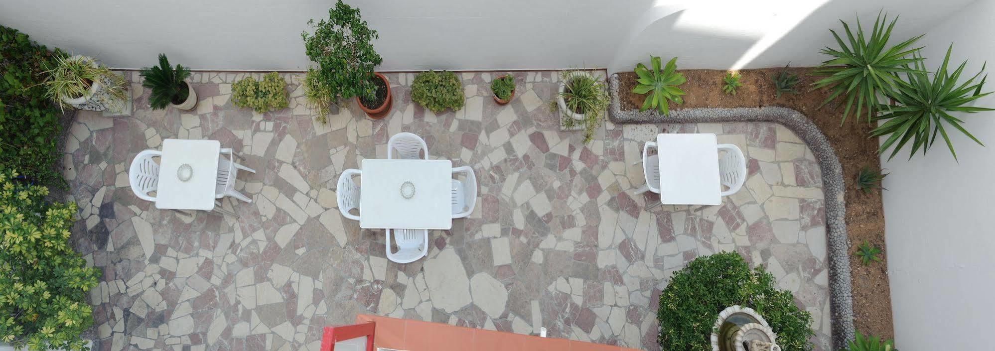 Hostal Montana San Antonio  Bagian luar foto